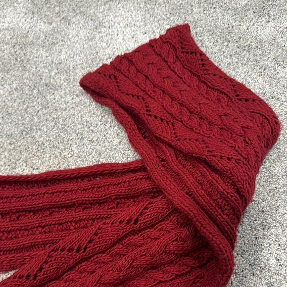 Michael Kors Elegant Red Knit Scarf - Picture 4 of 4